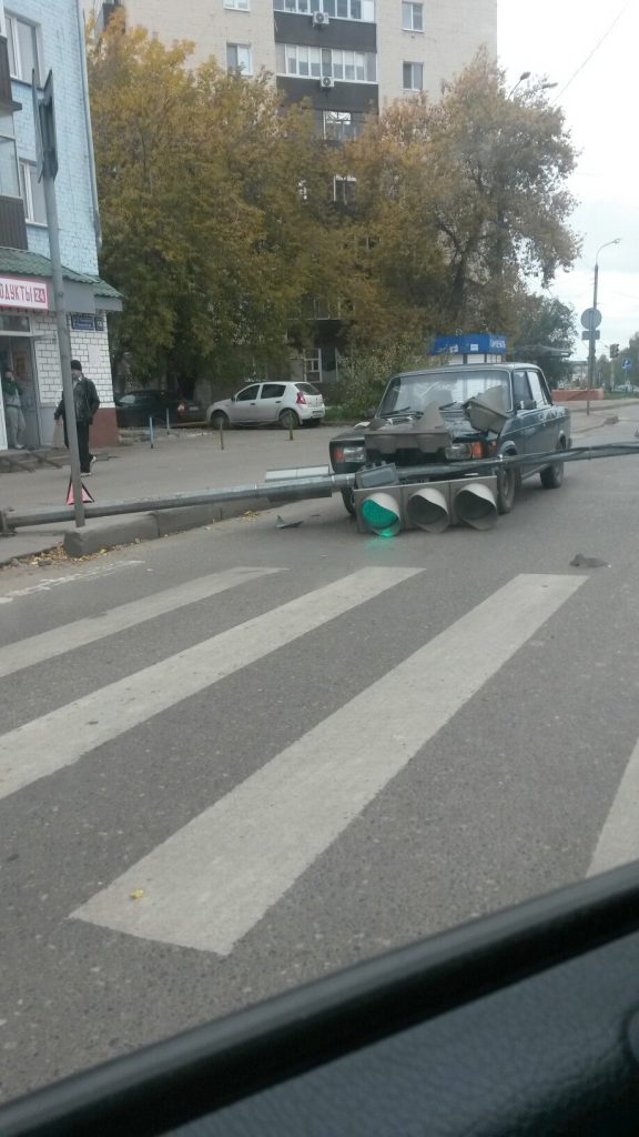 на улице Кошевого упал сетофор