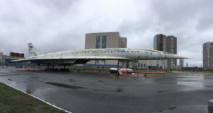 самолет перед зданием каи в казани ту-144 
