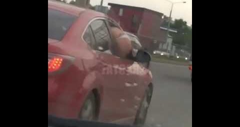 Женщина показала грудь на дороге и прокомментировала это на видео - 6 июля - заточка63.рф
