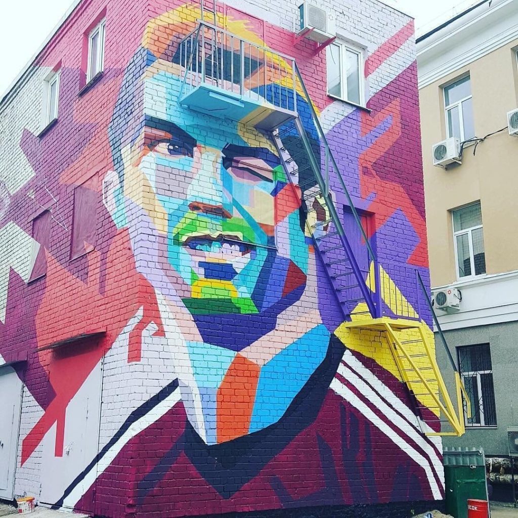 В Казани появилось трехэтажное граффити Криштиану Роналду
