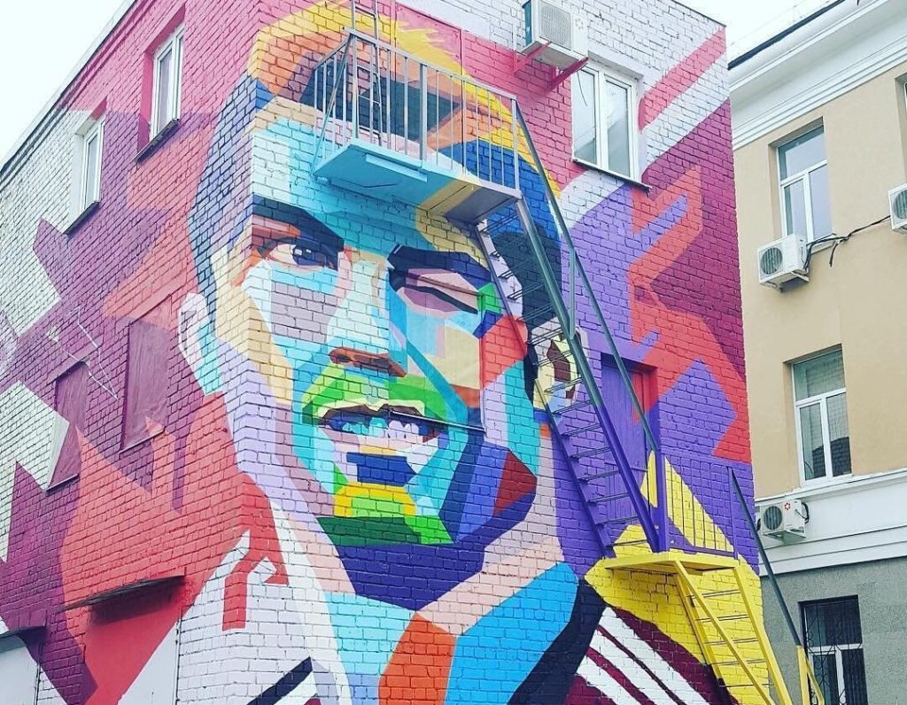 В Казани появилось трехэтажное граффити Криштиану Роналду