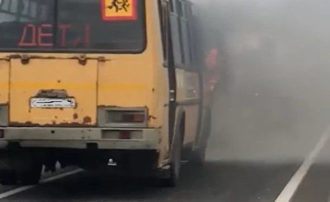 школьный автобус загорелся 