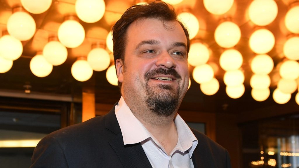 Василий Уткин и «Человек-говно» покоряют Интернет