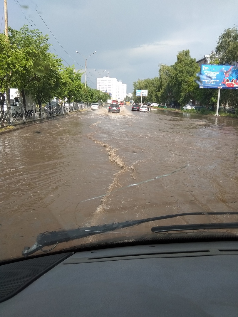 Казань ливень. Казань затопило. Ливень в Казани. Потоп в Казани. Казань потоп вчера.