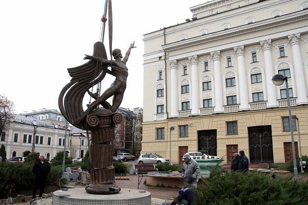 памятник Рудольфу Нуриеву