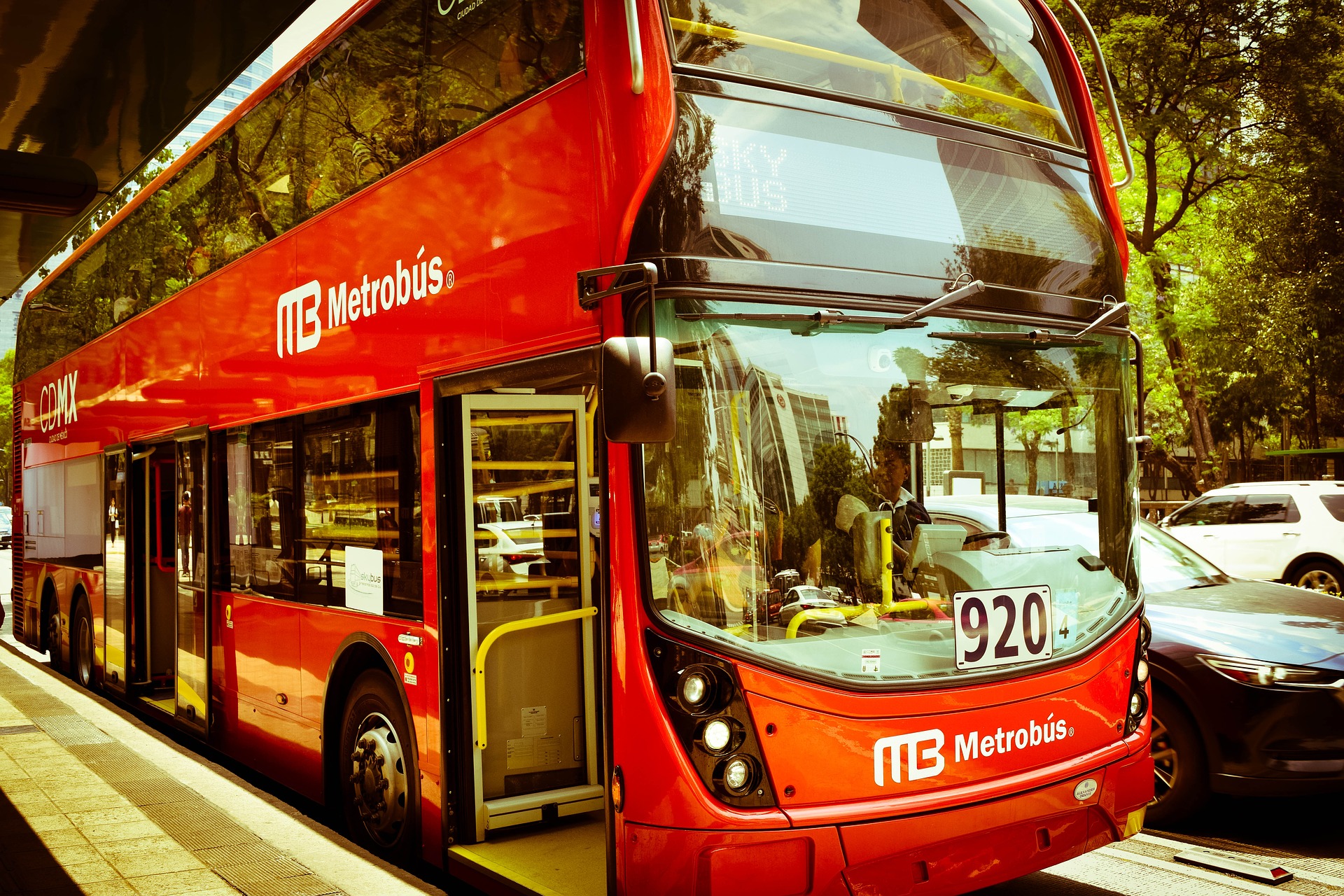 metrobus-3768947_1920